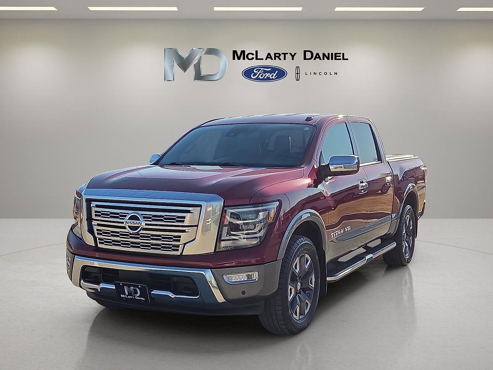 Used 2020 Nissan Titan Platinum Reserve image 2
