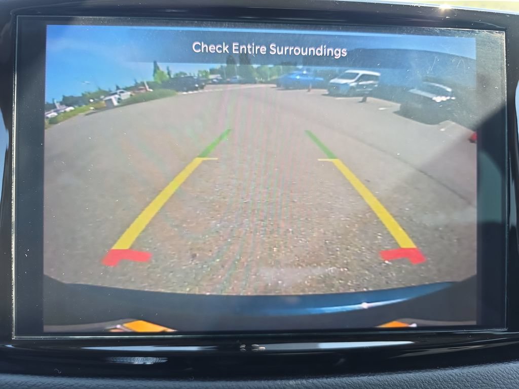 Used 2023 Chrysler Pacifica Touring-L FWD image 27