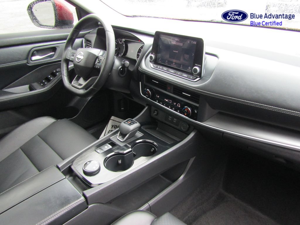 Used 2025 Nissan Rogue SV w/ SV Premium Package AWD/4WD image 17