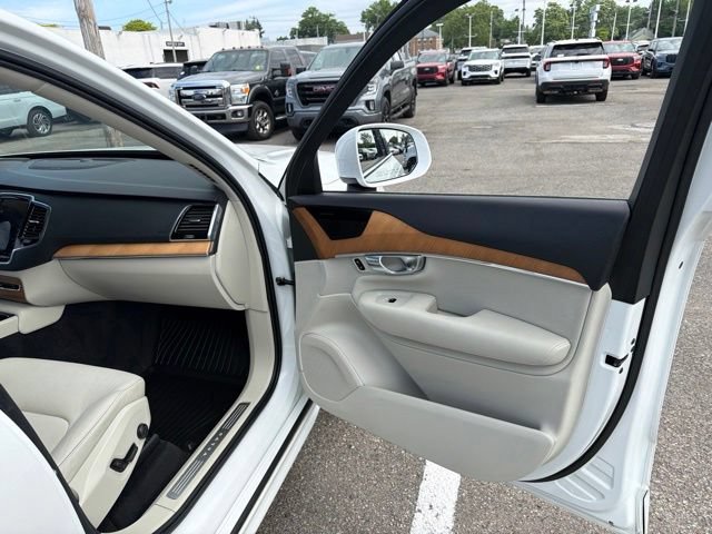 Used 2022 Volvo XC90 T6 Momentum AWD/4WD image 22