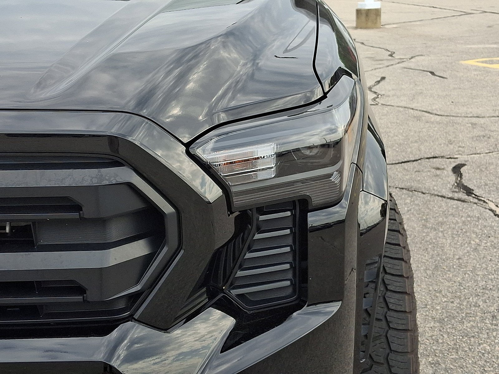 Used 2025 Toyota Tacoma SR5 RWD image 9