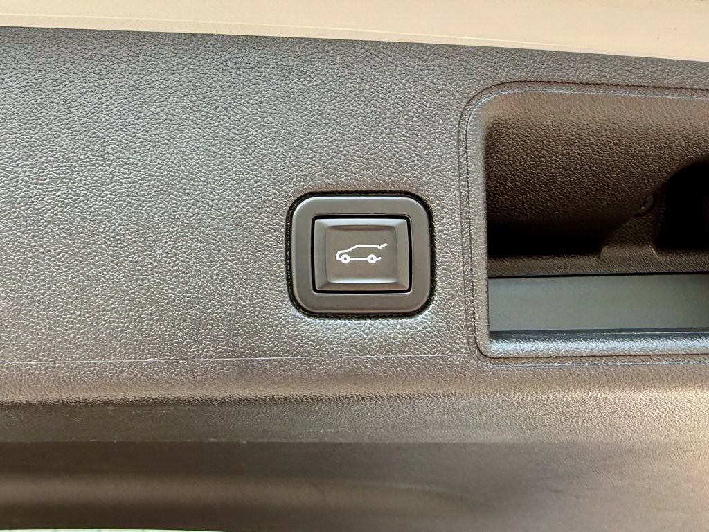 Used 2021 GMC Terrain SLT w/ Infotainment Package II AWD/4WD image 18