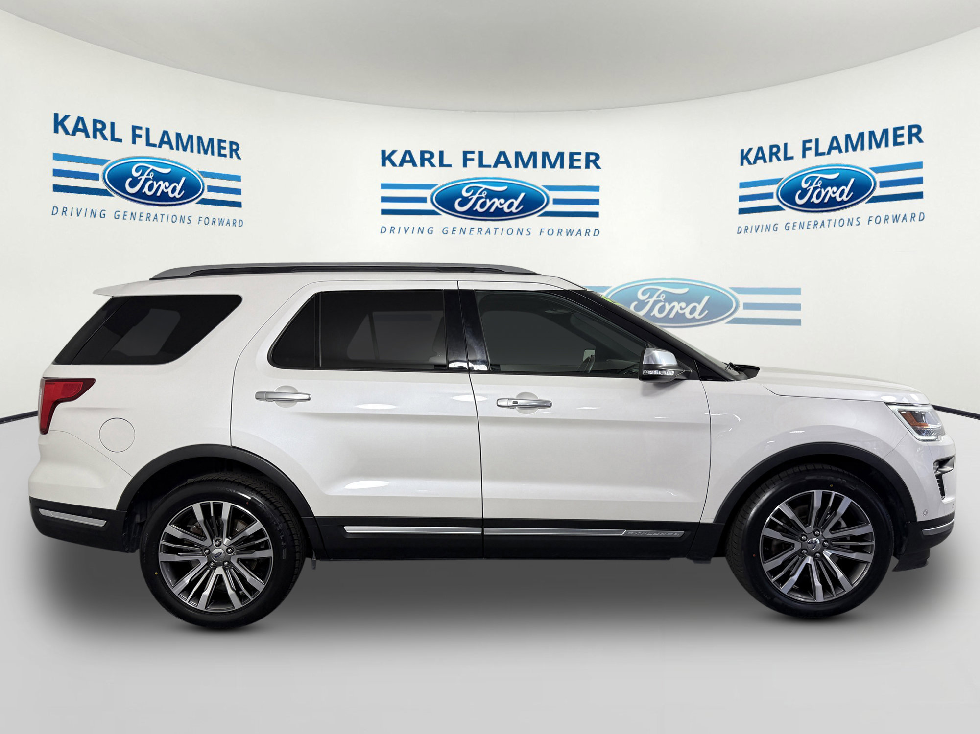 Certified 2019 Ford Explorer Platinum image 2