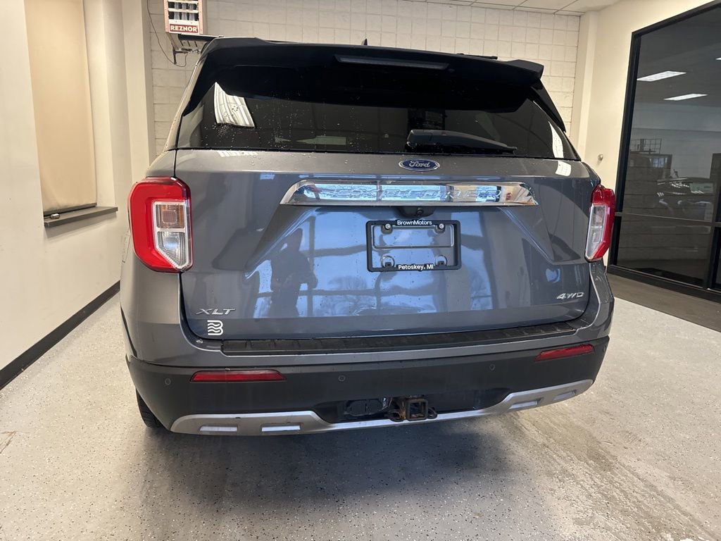 Certified 2022 Ford Explorer XLT w/ Equipment Group 202A image 3