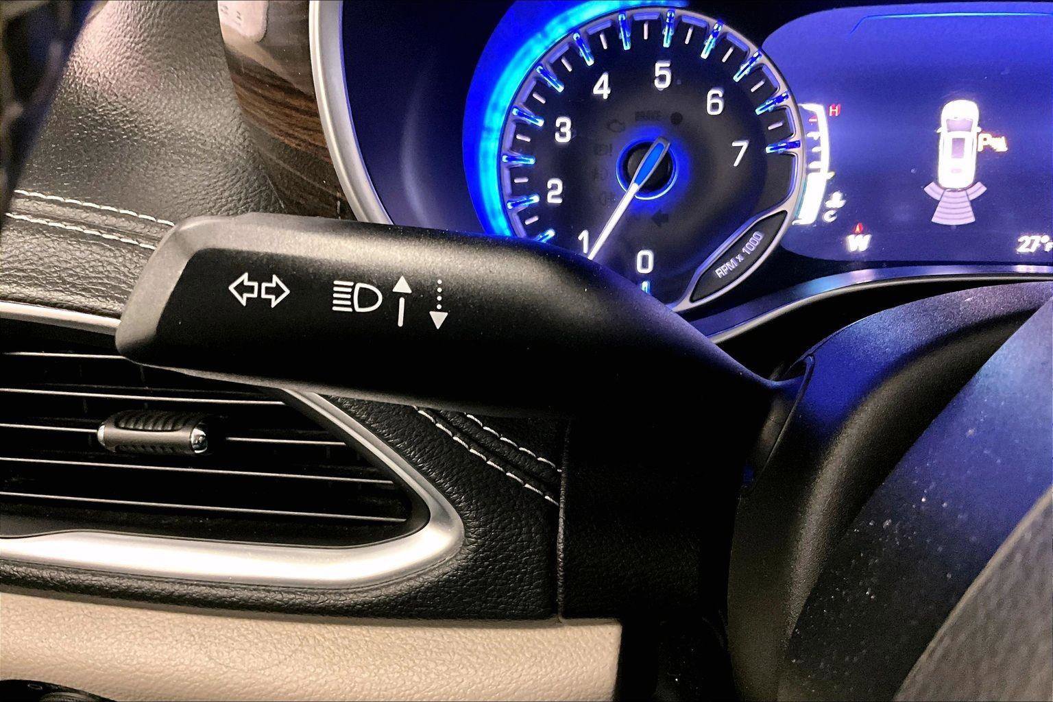 Used 2023 Chrysler Pacifica Limited image 31