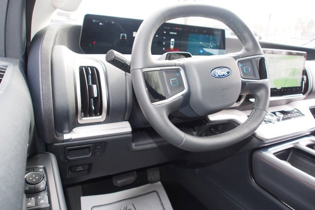 Certified 2025 Ford Expedition Active image 19