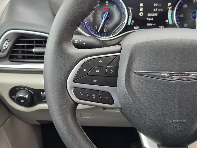 Used 2024 Chrysler Pacifica Touring-L FWD image 14