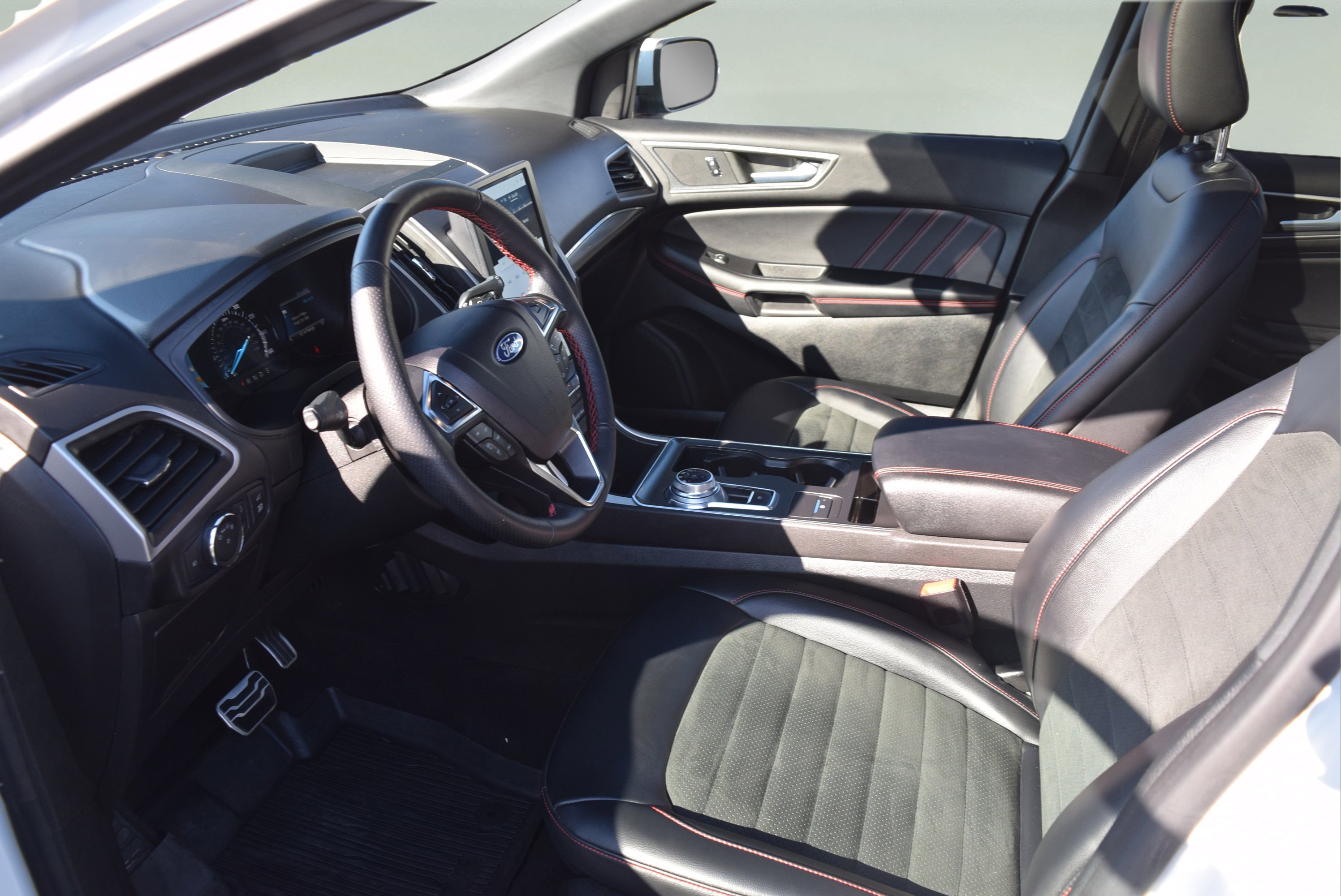 Certified 2022 Ford Edge ST-Line w/ Cargo Accessory Package image 10