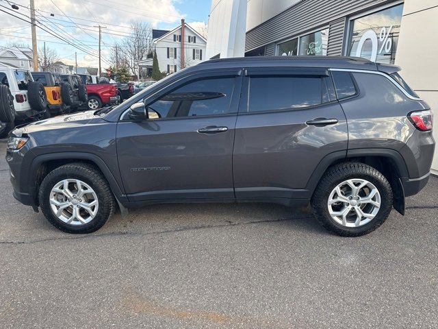 Used 2024 Jeep Compass Latitude image 9