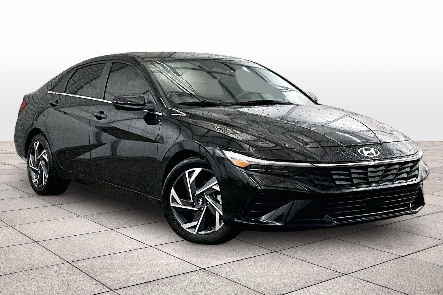 Used 2024 Hyundai Elantra SEL w/ Convenience Package image 2