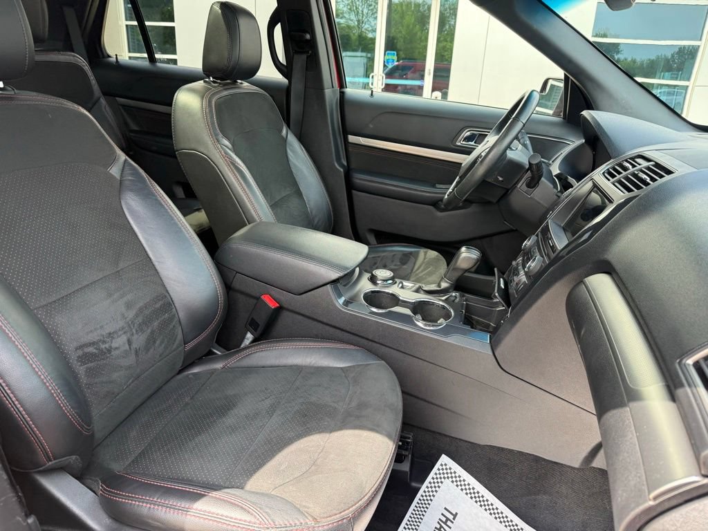 Certified 2018 Ford Explorer XLT w/ Equipment Group 202A AWD/4WD image 16