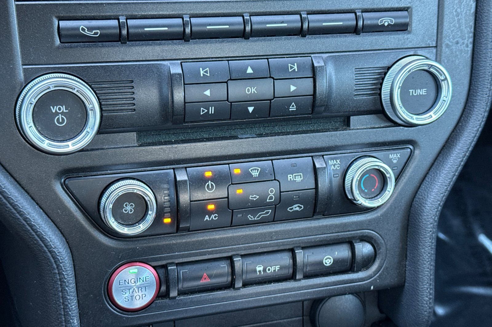 Certified 2018 Ford Mustang Coupe w/ Black Accent Pkg image 20