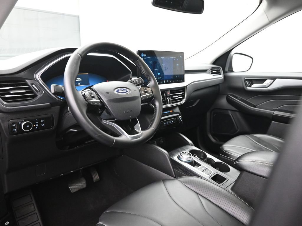 Certified 2025 Ford Escape Platinum w/ Premium Technology Package image 18