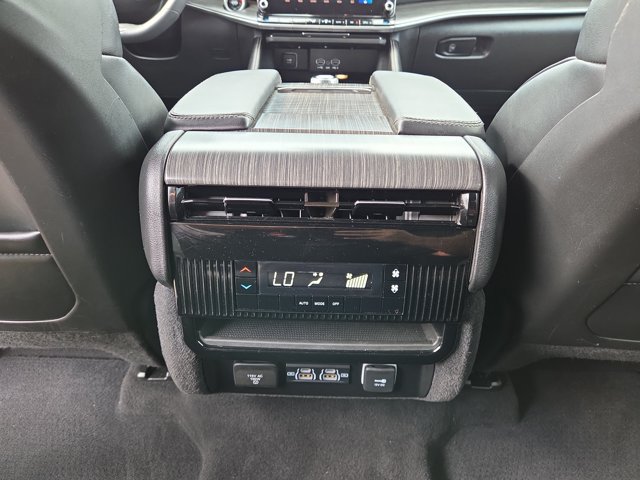Used 2024 Jeep Wagoneer Series II w/ Flexible Seating Group AWD/4WD image 13