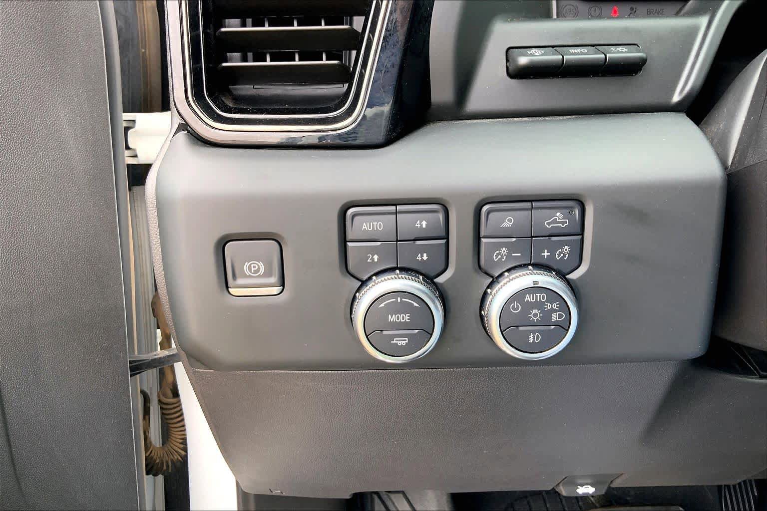 Used 2024 GMC Sierra 1500 AT4 w/ Technology Package AWD/4WD image 36