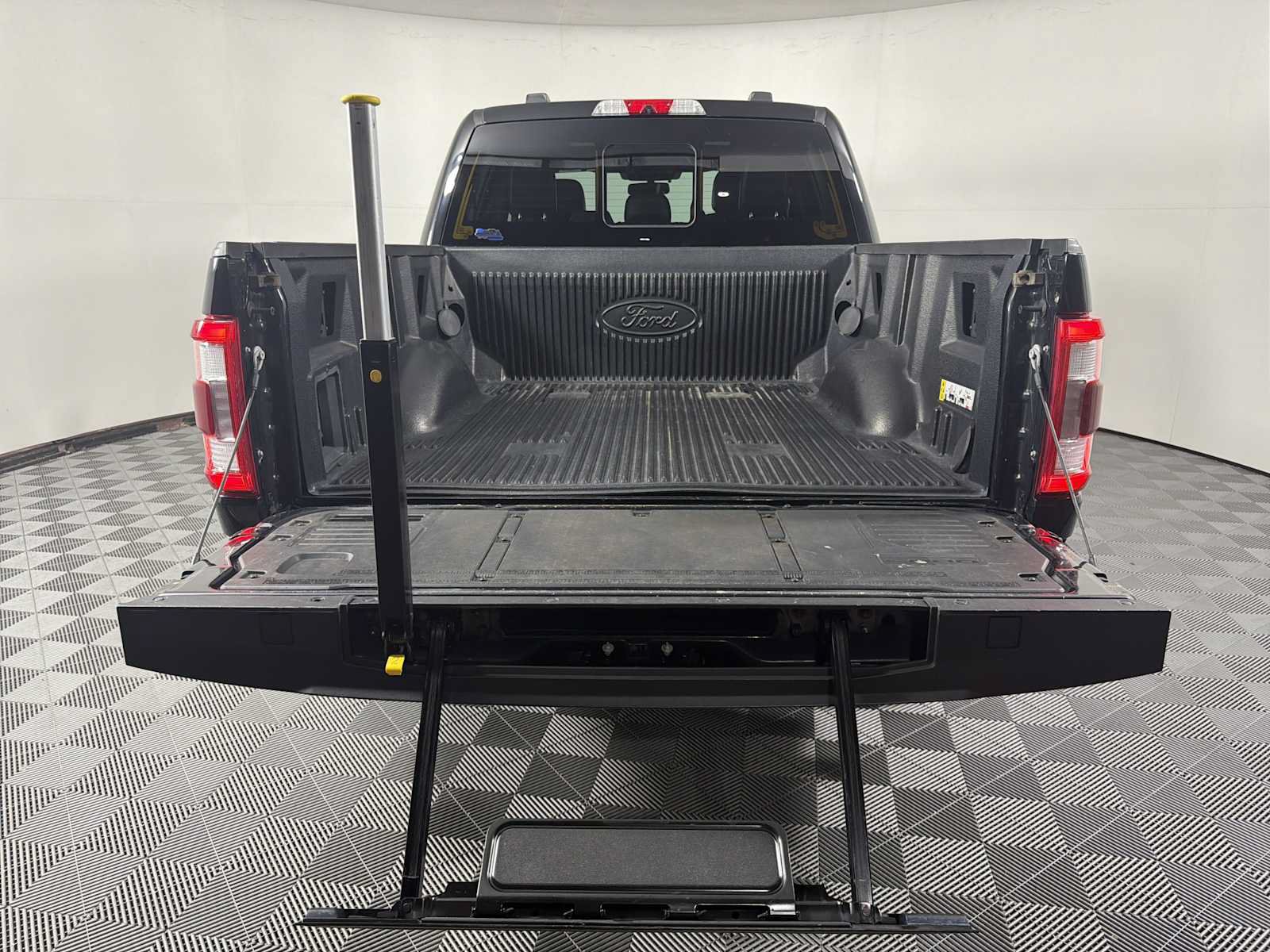 Certified 2023 Ford F150 Platinum w/ Equipment Group 701A High AWD/4WD image 22