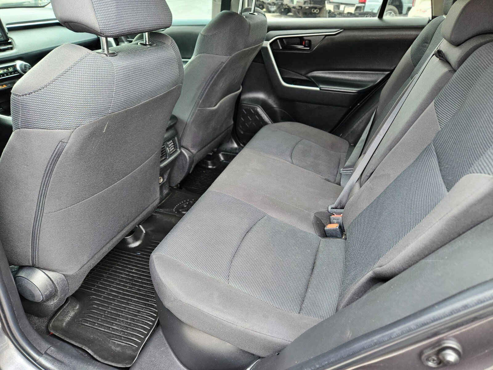 Used 2022 Toyota RAV4 LE image 17