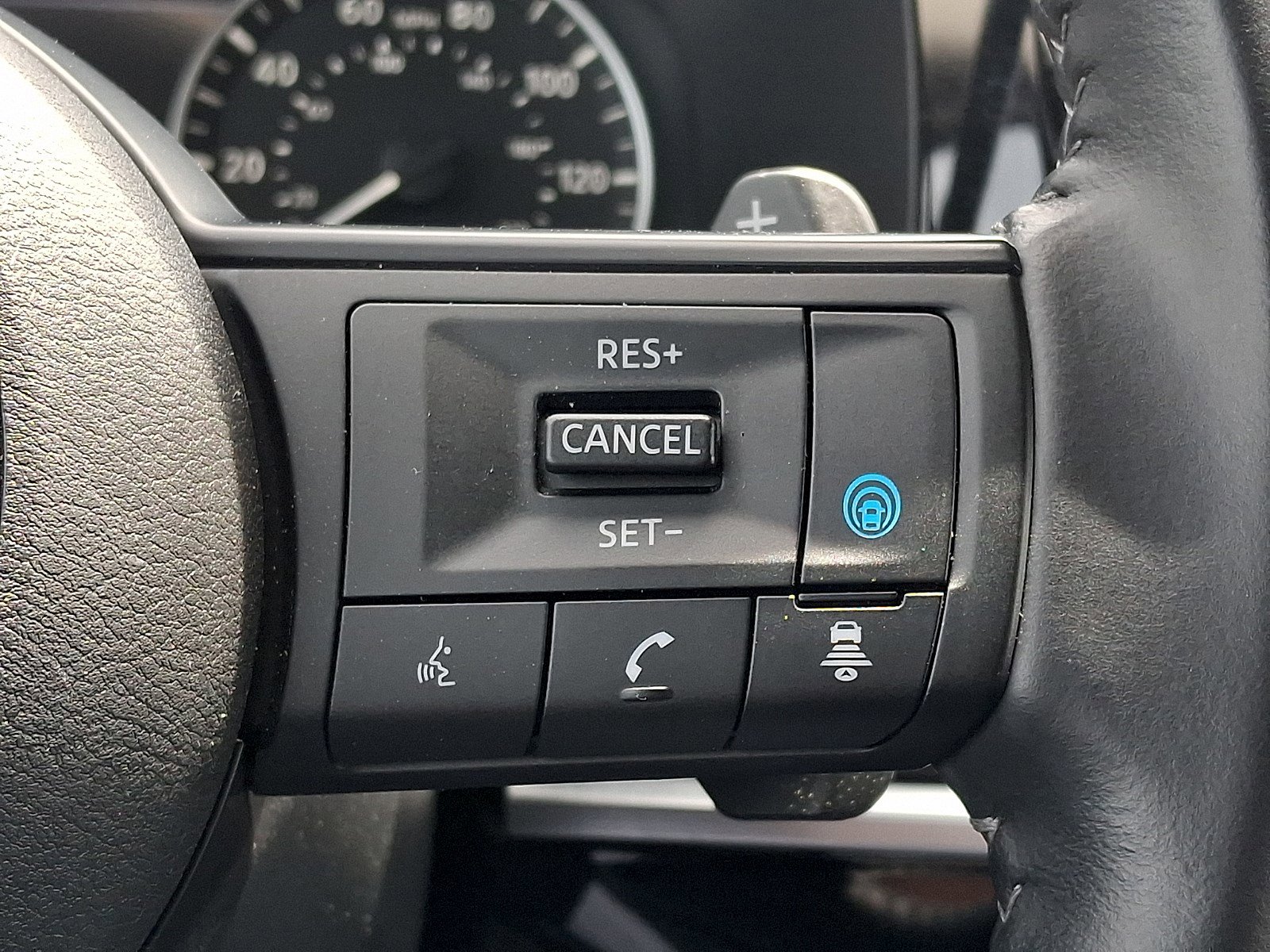 Used 2025 Nissan Pathfinder SV image 20