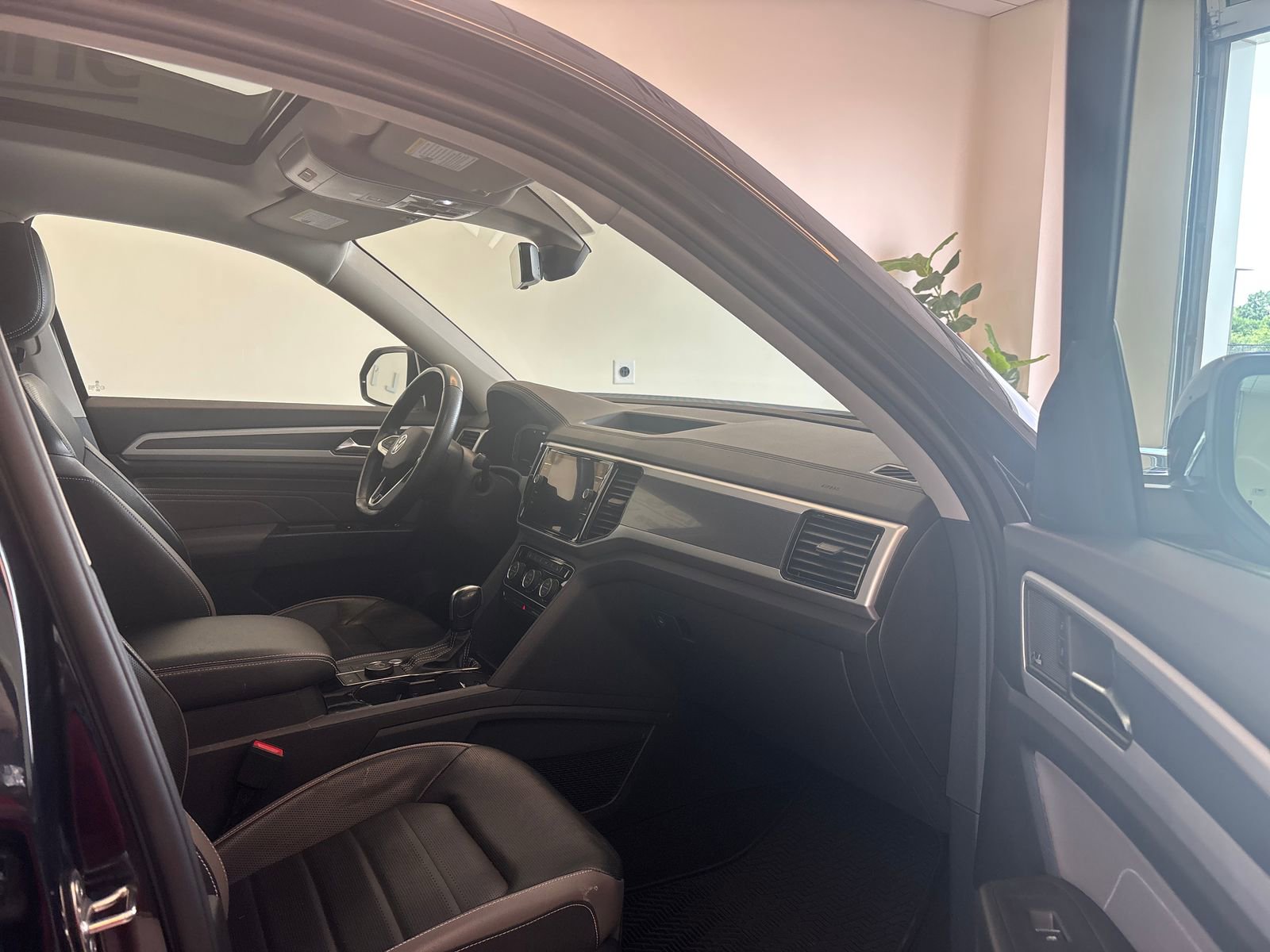 Used 2022 Volkswagen Atlas SEL Premium AWD/4WD image 6