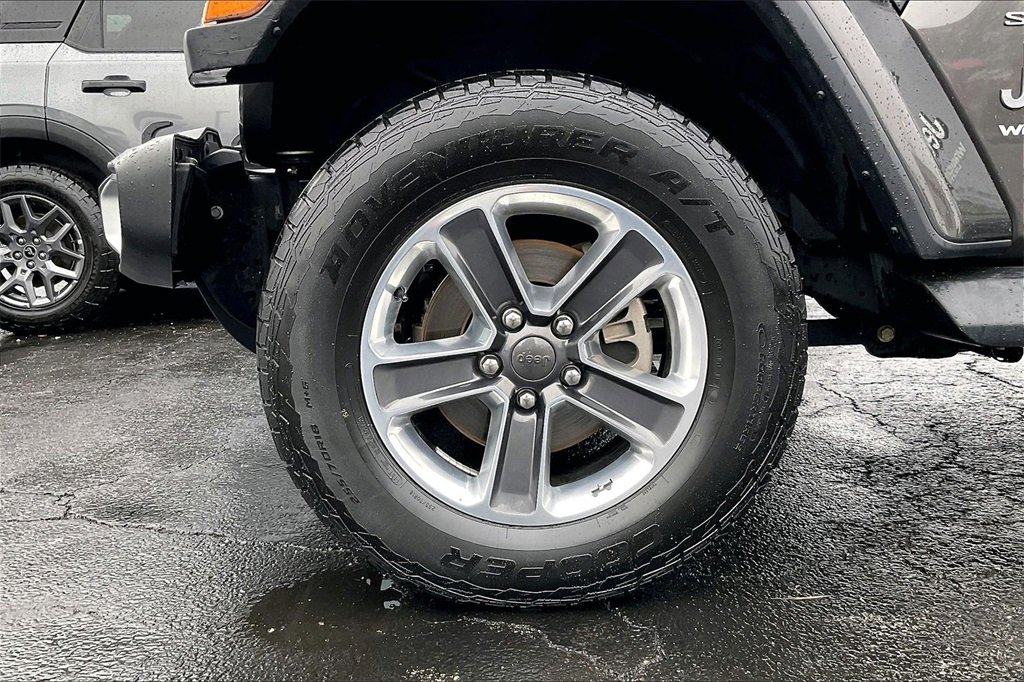 Used 2019 Jeep Wrangler Unlimited Sahara image 8