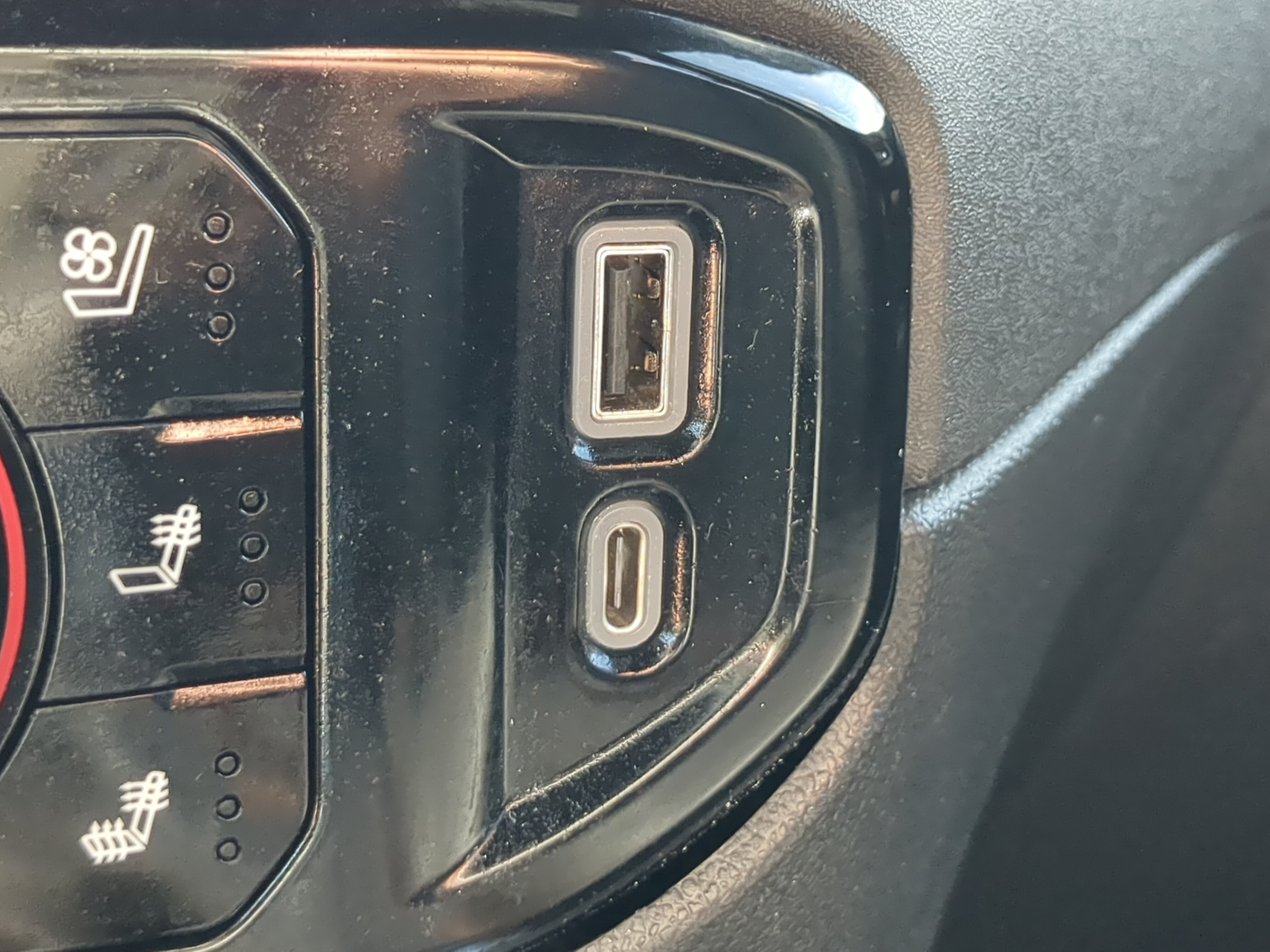 Used 2022 Chevrolet Silverado 1500 High Country w/ High Country Premium Package AWD/4WD image 21