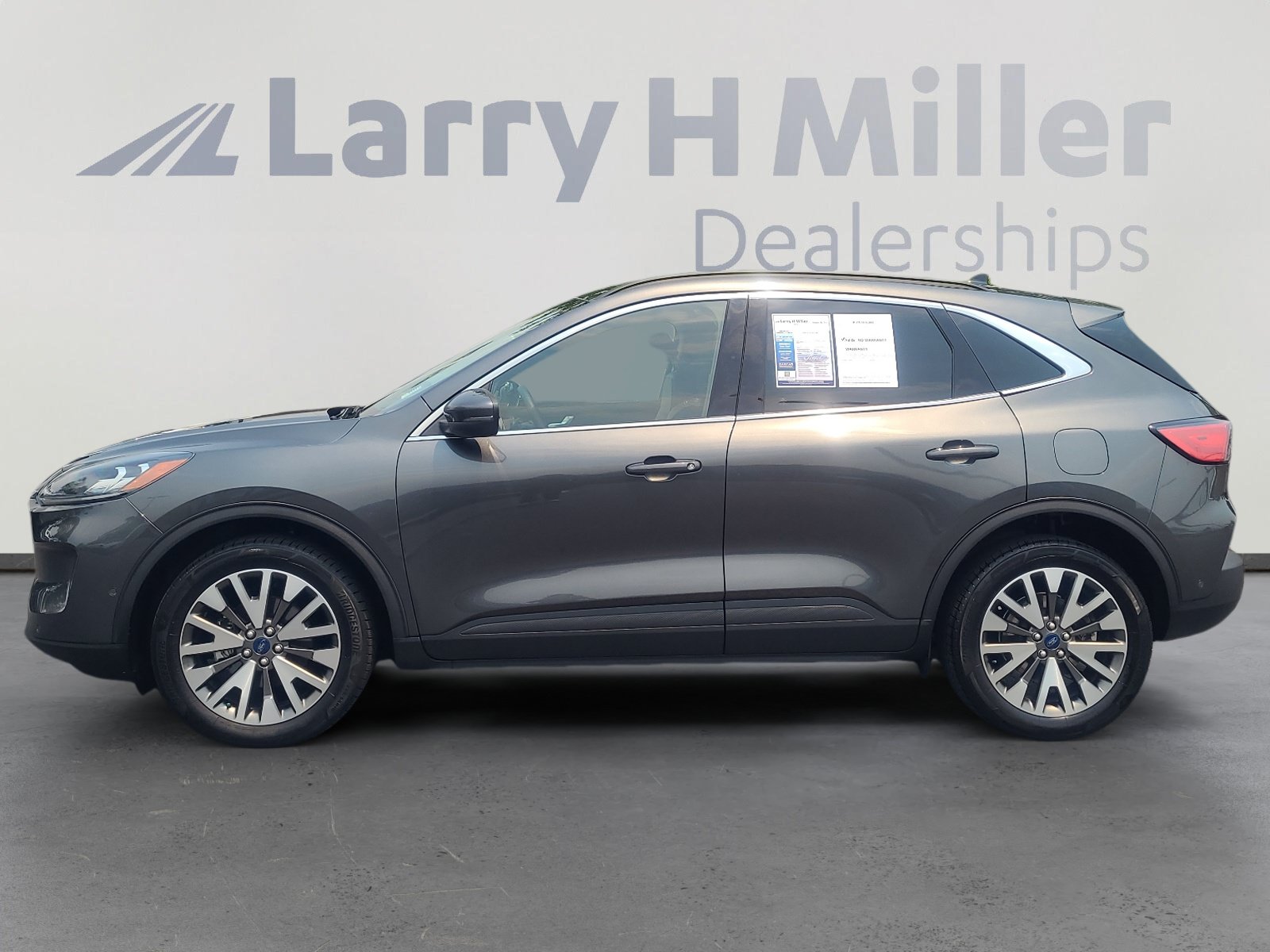 Certified 2020 Ford Escape Titanium AWD/4WD image 2