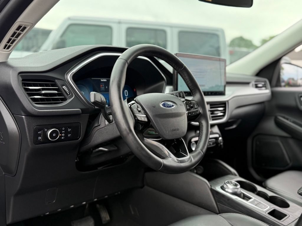 Certified 2025 Ford Escape Platinum AWD/4WD image 12