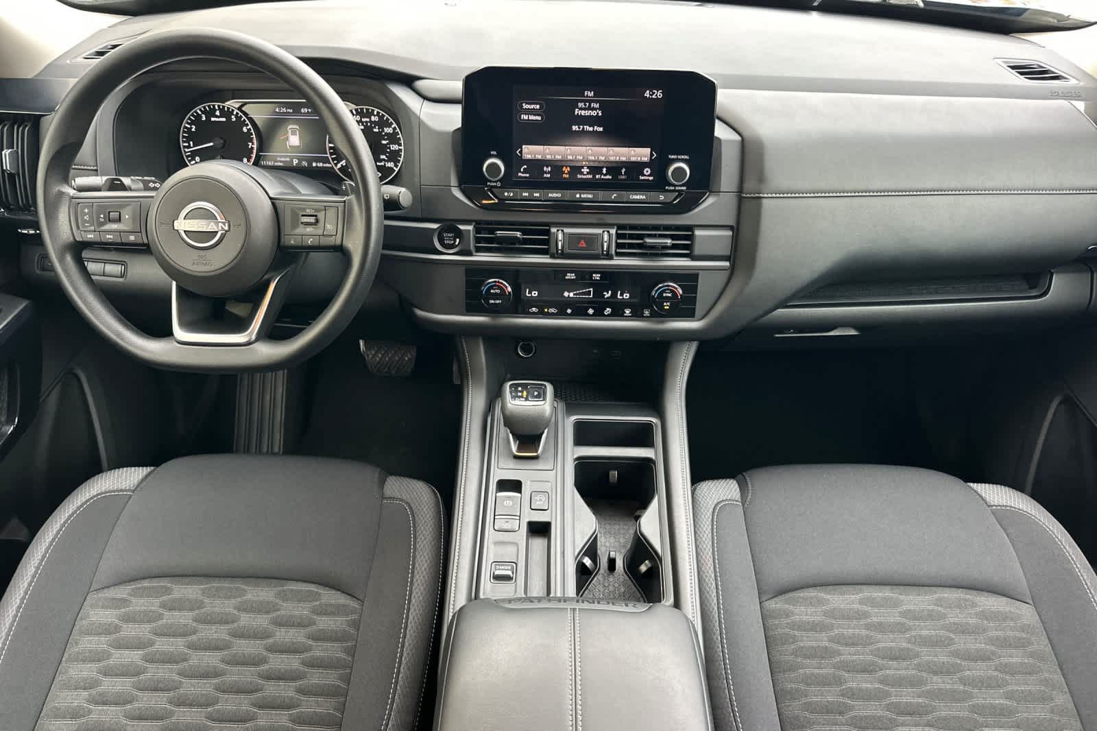 Used 2025 Nissan Pathfinder S FWD image 3