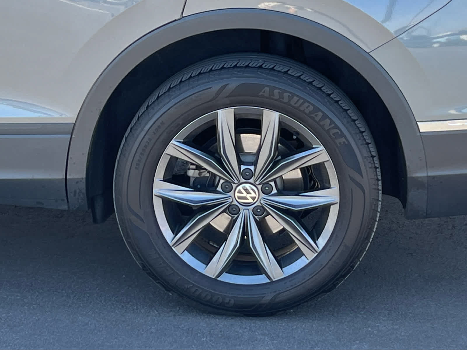 Used 2022 Volkswagen Tiguan SE AWD/4WD image 14