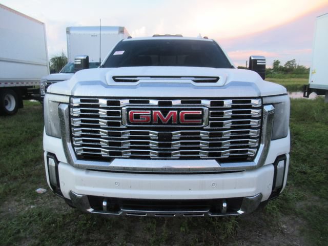 Used 2025 GMC Sierra 2500 Denali AWD/4WD image 2