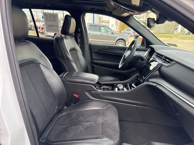 Used 2023 Jeep Grand Cherokee Altitude image 34