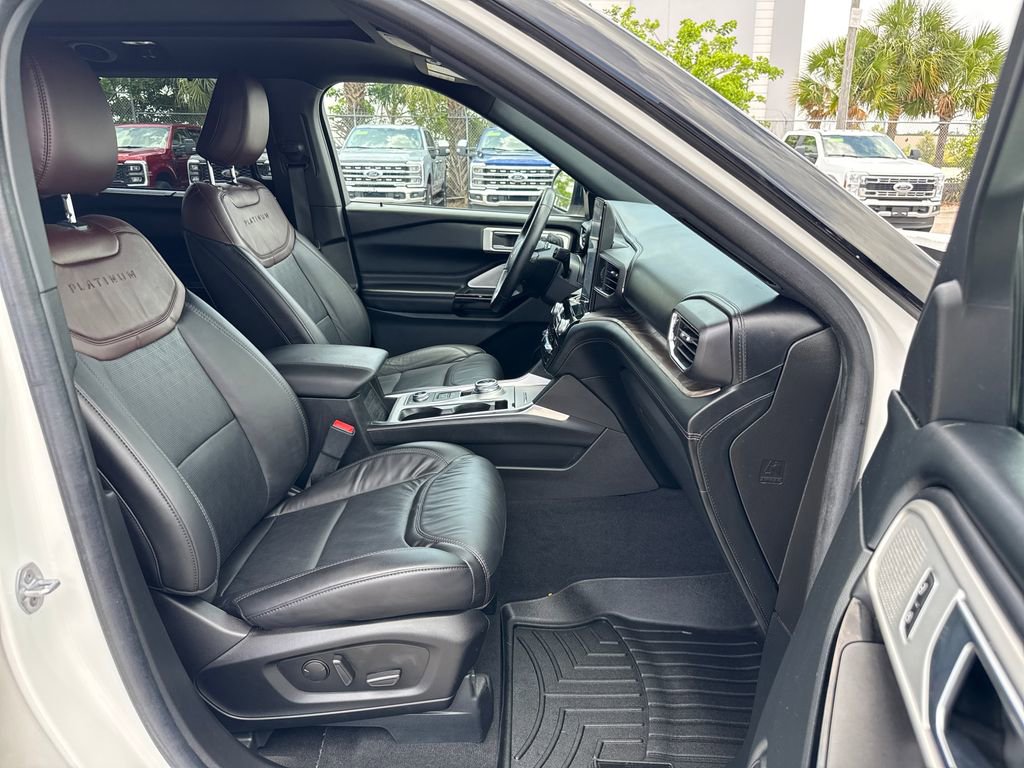 Certified 2022 Ford Explorer Platinum w/ Equipment Group 601A AWD/4WD image 27