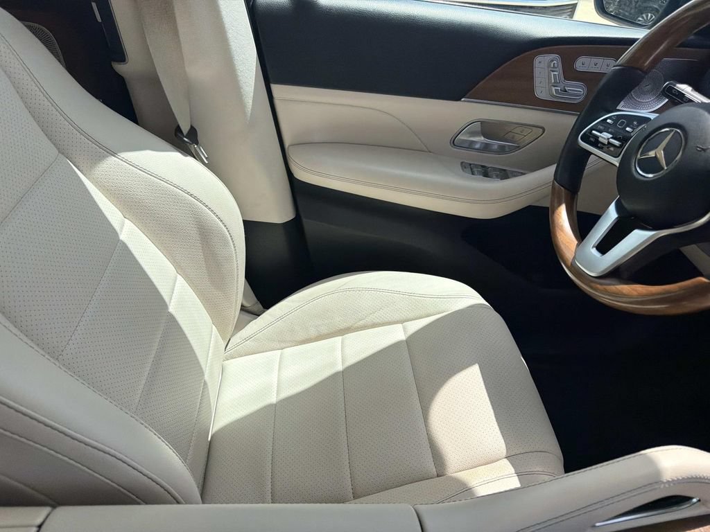 Used 2022 Mercedes-Benz GLS 450 4MATIC image 13