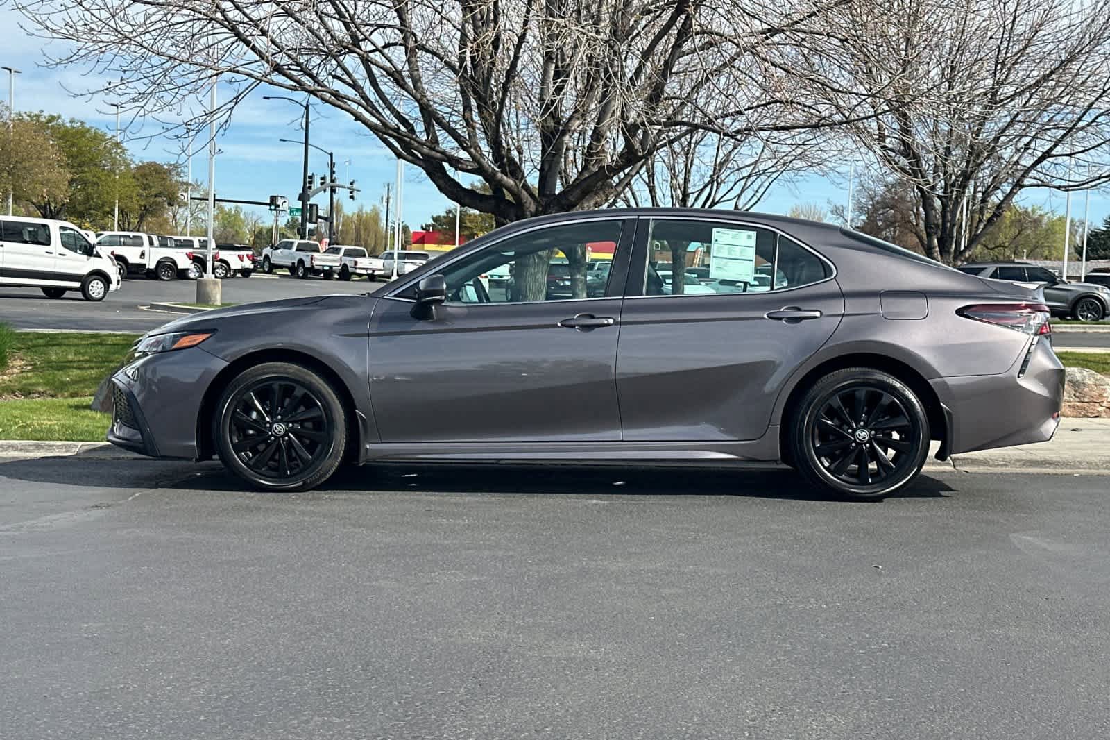 Used 2024 Toyota Camry SE FWD image 5