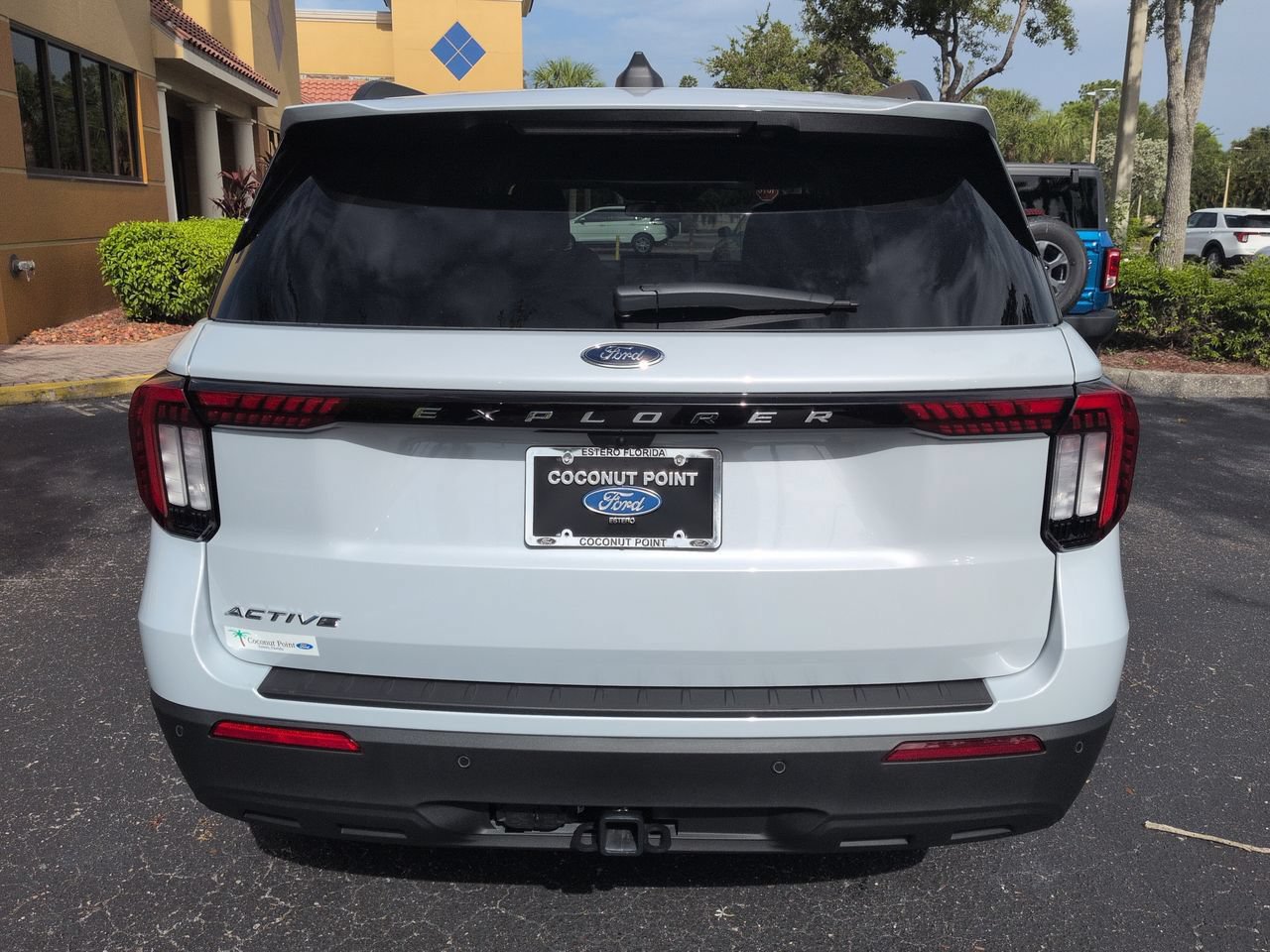 Certified 2025 Ford Explorer Active RWD image 4