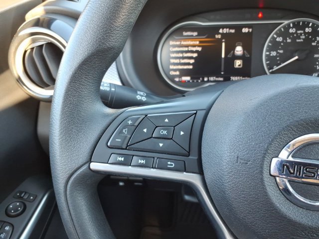Used 2018 Nissan Kicks SV FWD image 23