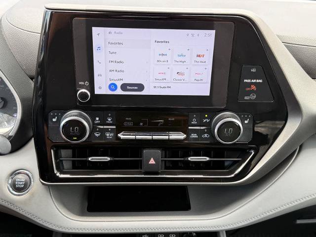 Used 2023 Toyota Highlander XLE AWD/4WD image 17