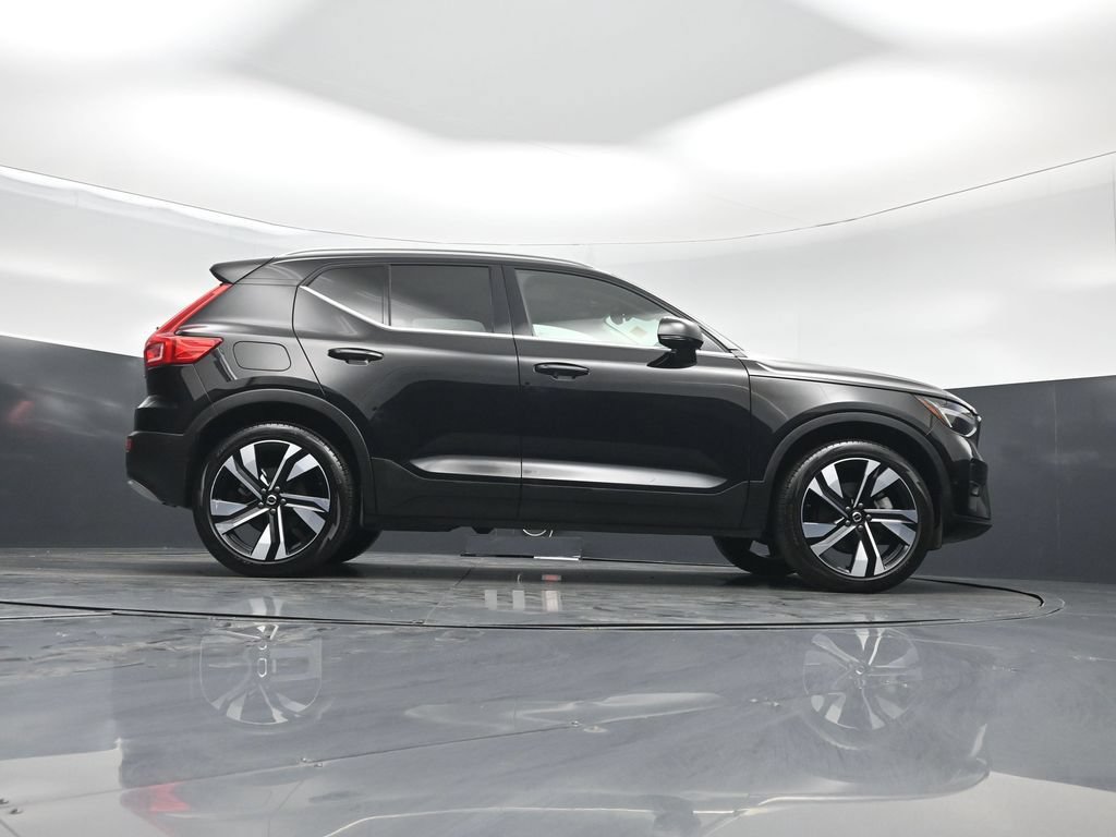 Used 2025 Volvo XC40 B5 Plus AWD/4WD image 49