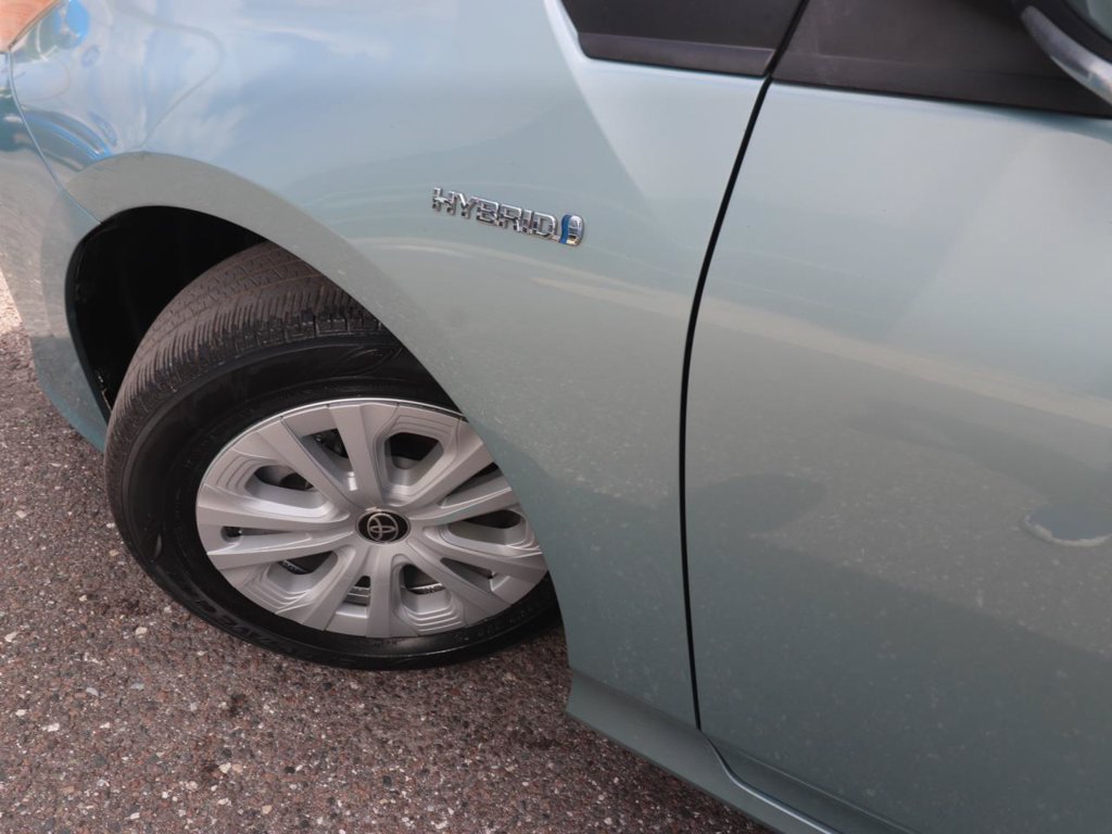 Used 2020 Toyota Prius L Eco FWD image 3