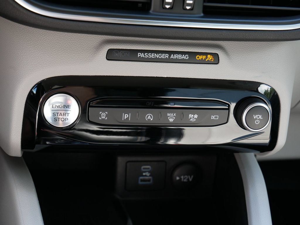 Certified 2023 Ford Escape Platinum AWD/4WD image 25