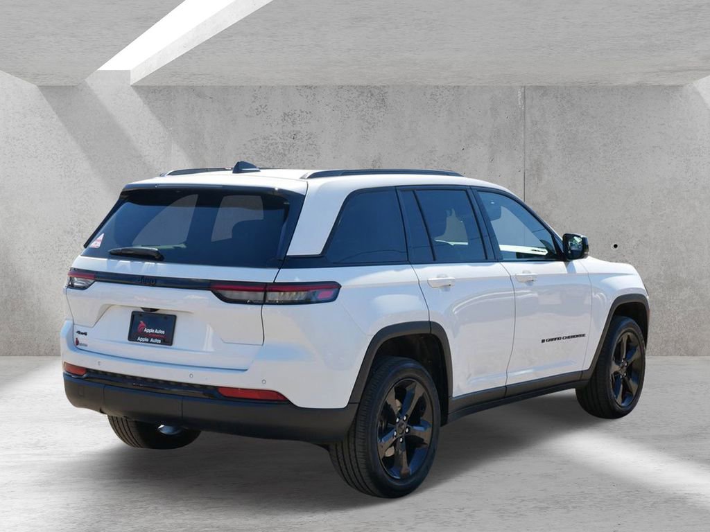 Used 2023 Jeep Grand Cherokee Altitude AWD/4WD image 3