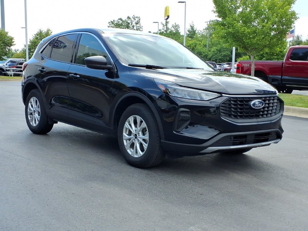 Certified 2024 Ford Escape Active w/ Tech Pack #1 AWD/4WD image 3