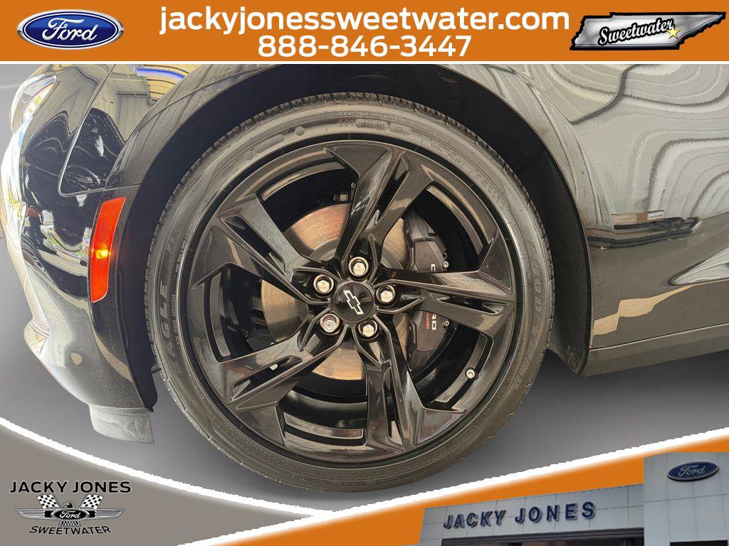 Used 2021 Chevrolet Camaro LT w/ RS Package RWD image 9