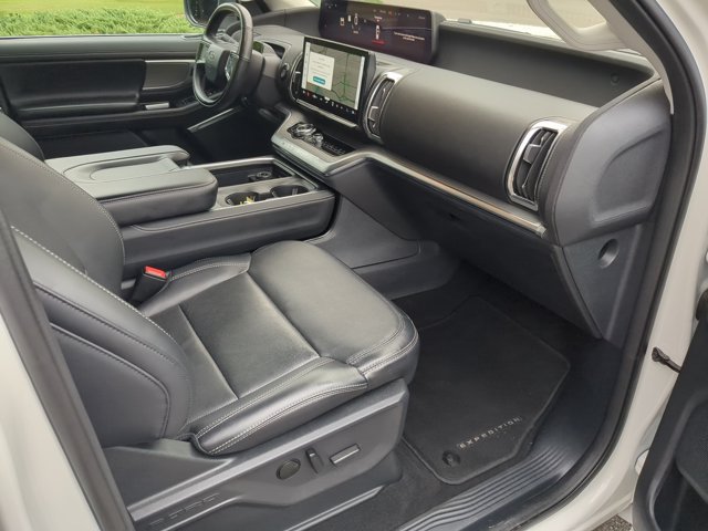 Certified 2025 Ford Expedition Platinum w/ Driver's Package AWD/4WD image 39