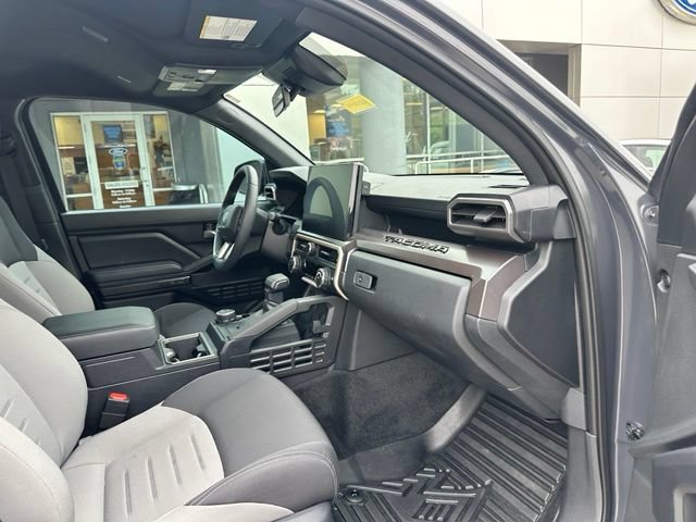 Used 2024 Toyota Tacoma TRD Sport AWD/4WD image 49