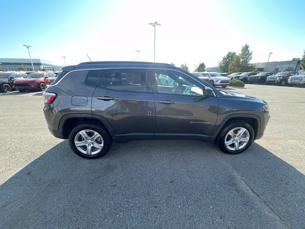 Used 2024 Jeep Compass Latitude AWD/4WD image 5
