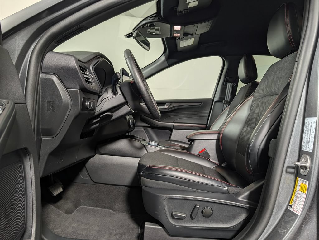 Certified 2025 Ford Escape ST-Line FWD image 10