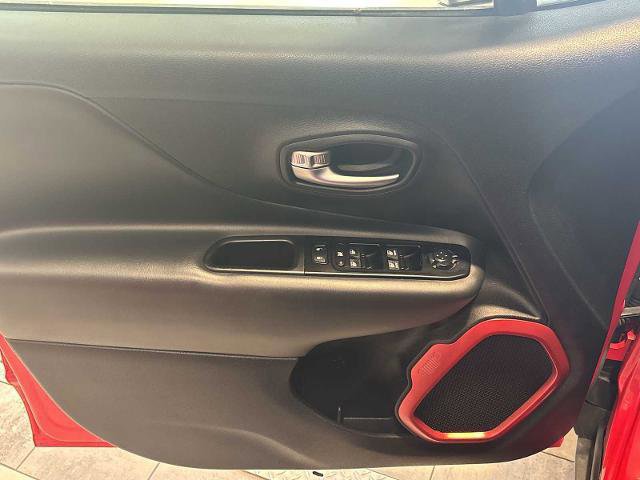 Used 2021 Jeep Renegade Trailhawk image 25