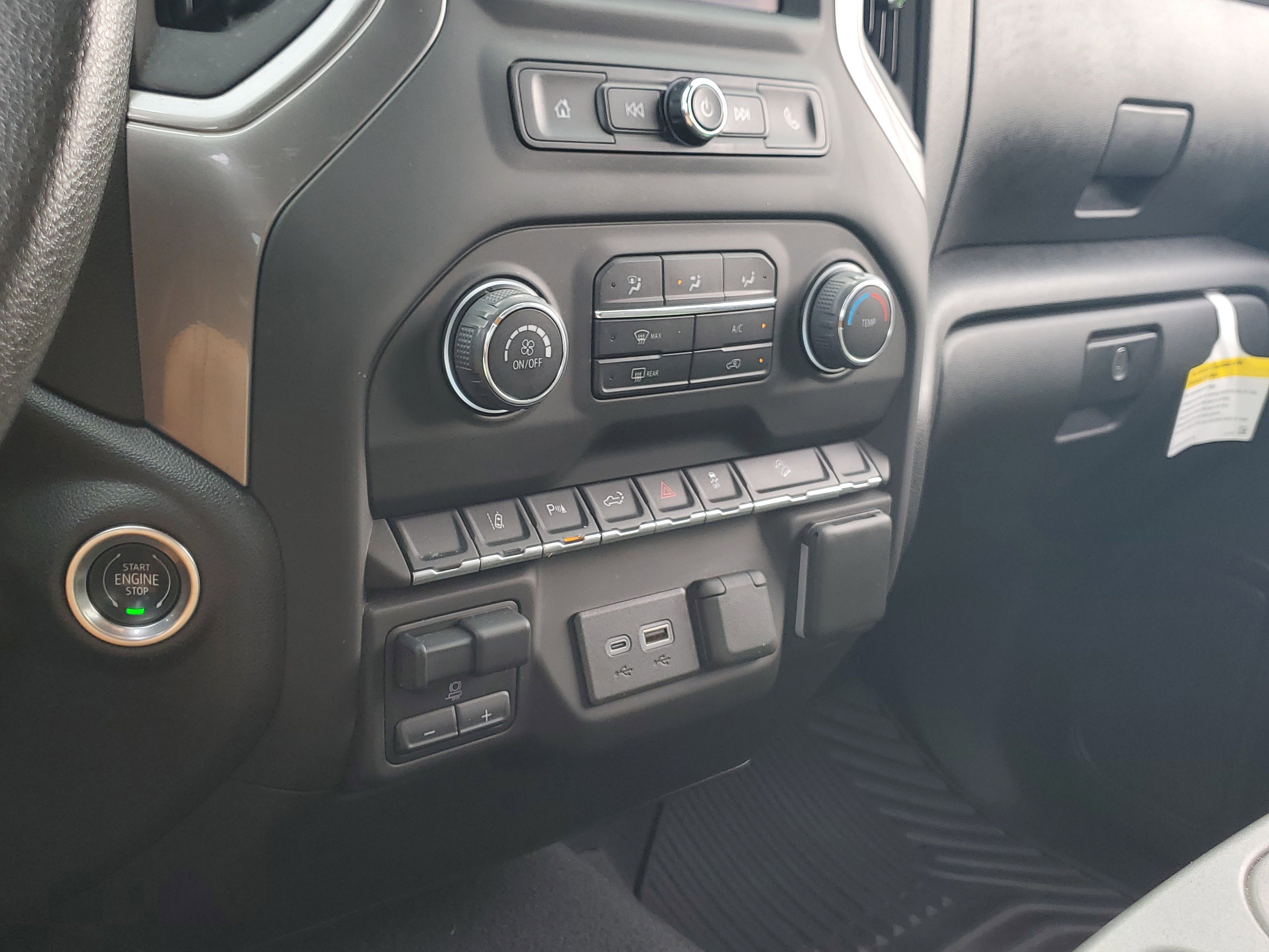 Used 2024 Chevrolet Silverado 2500 Custom w/ Custom Value Package image 28