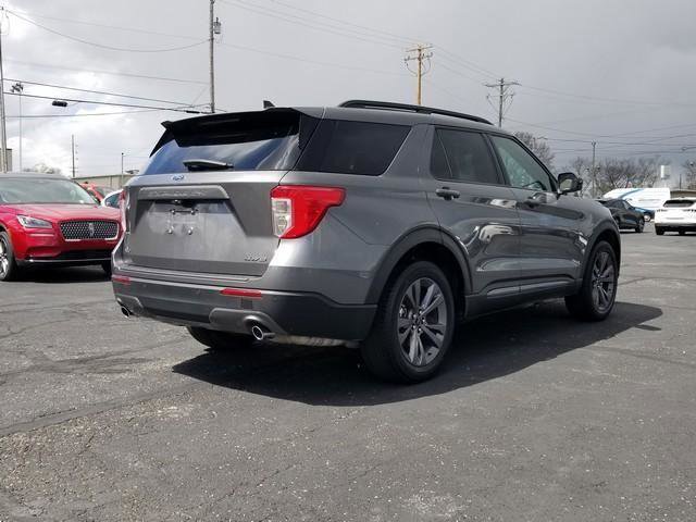 Certified 2023 Ford Explorer XLT w/ Equipment Group 202A AWD/4WD image 3